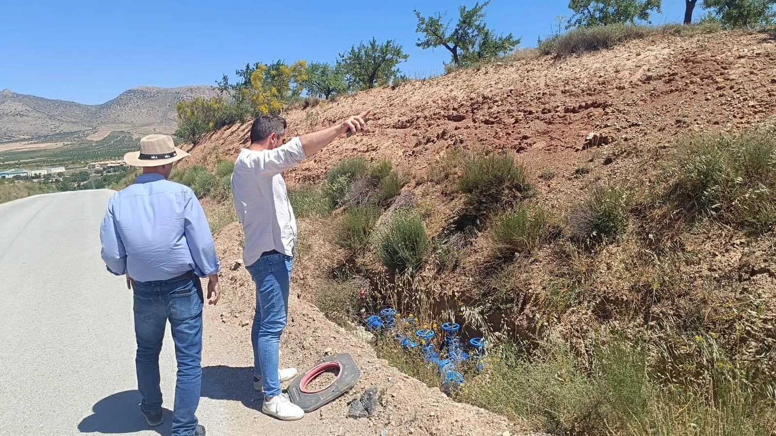 Chirivel trabaja contrarreloj para restablecer el suministro de agua en el polígono industrial y las VPO