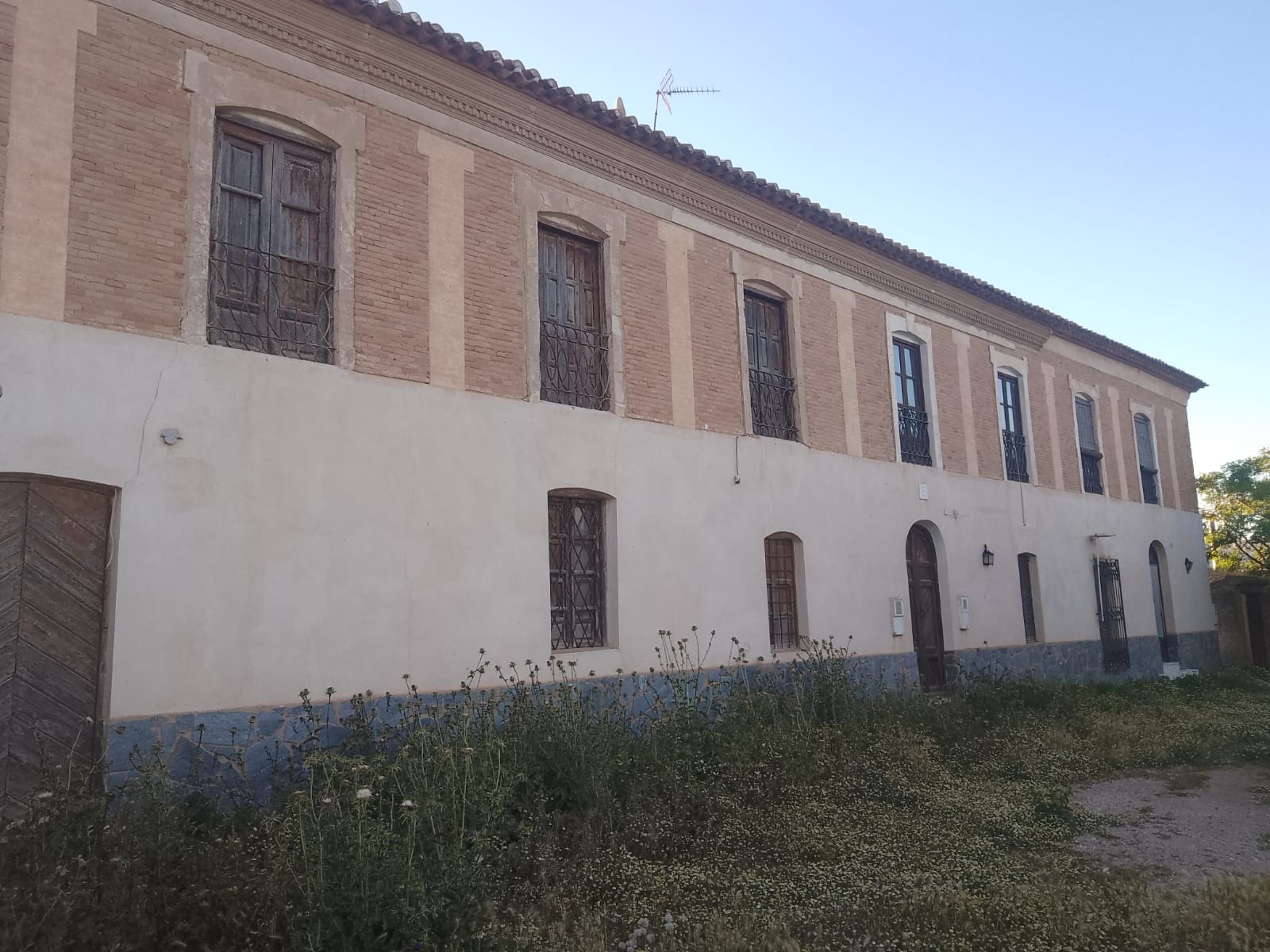 El término «Aspillas» (o «Las Aspillas») en el municipio de Chirivel (Almería) hace referencia a un paraje de enorme relevancia histórica, arqueológica y natural,