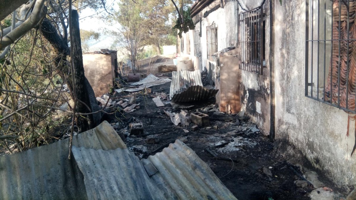 Tres mujeres, atendidas en el Hospital de La Inmaculada tras el incendio de una vivienda en Oria